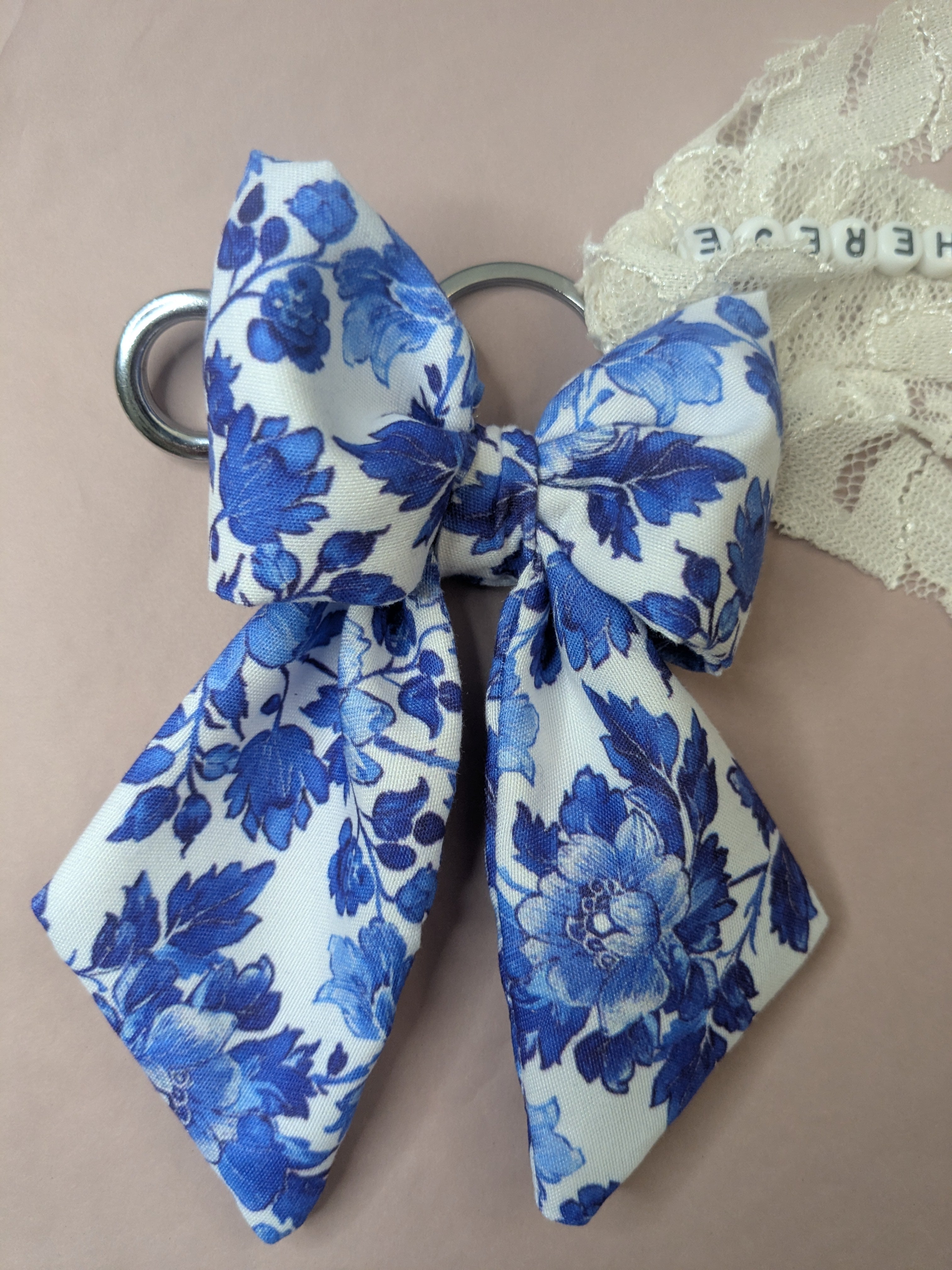 St. Therese Bow Bag Clip