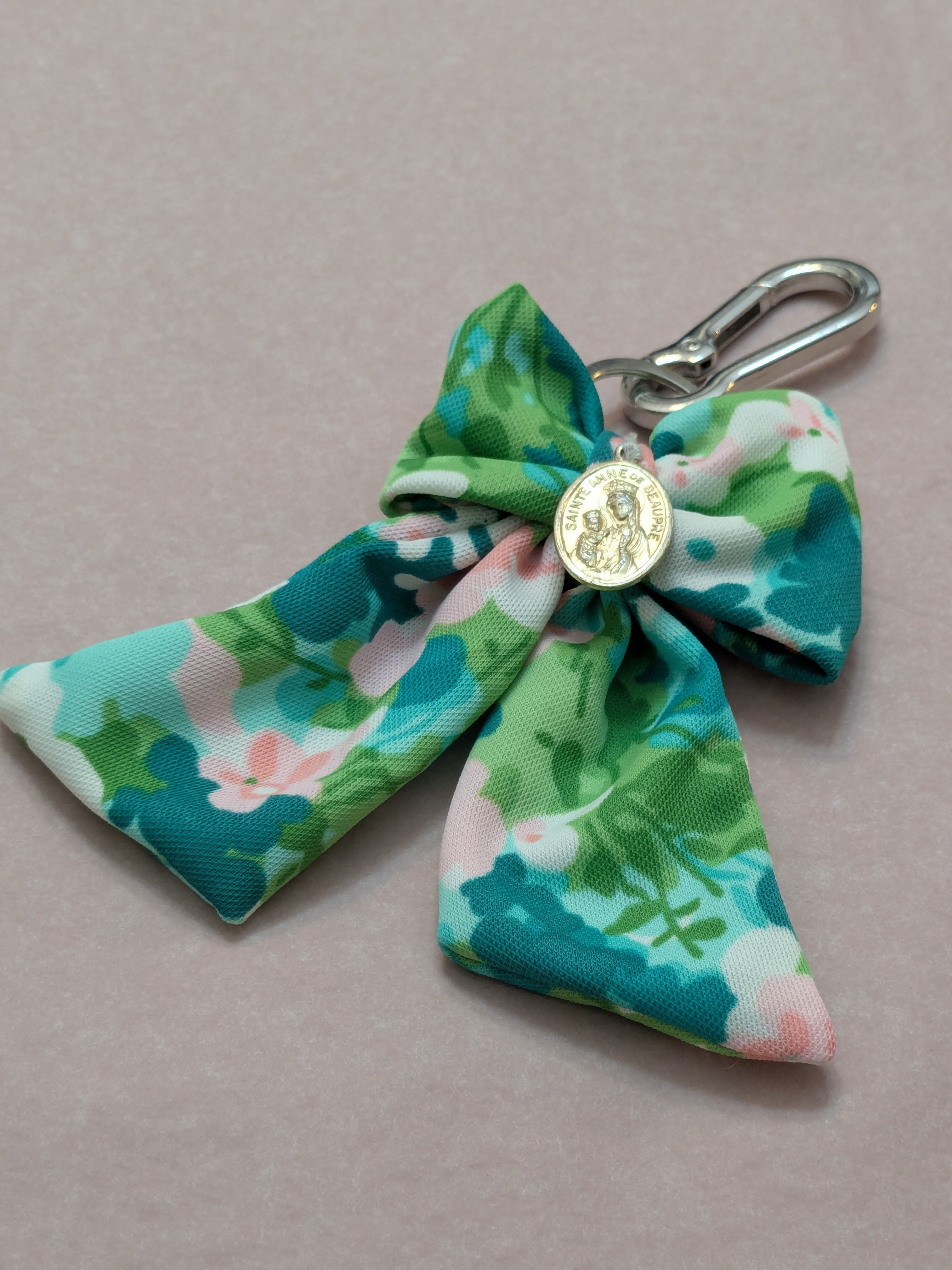 Sainte Anne de Beaupré Bow Keychain