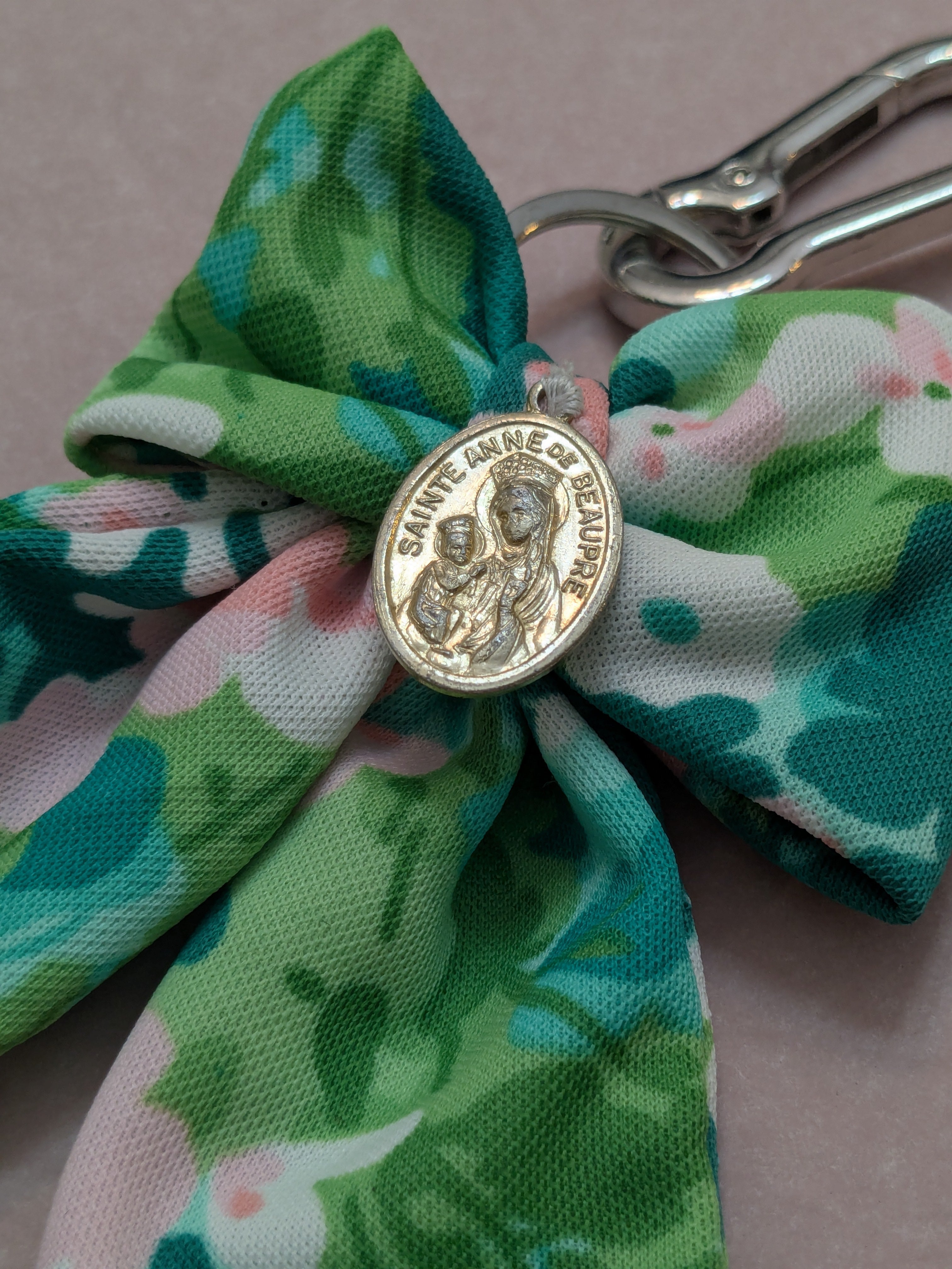 Sainte Anne de Beaupré Bow Keychain