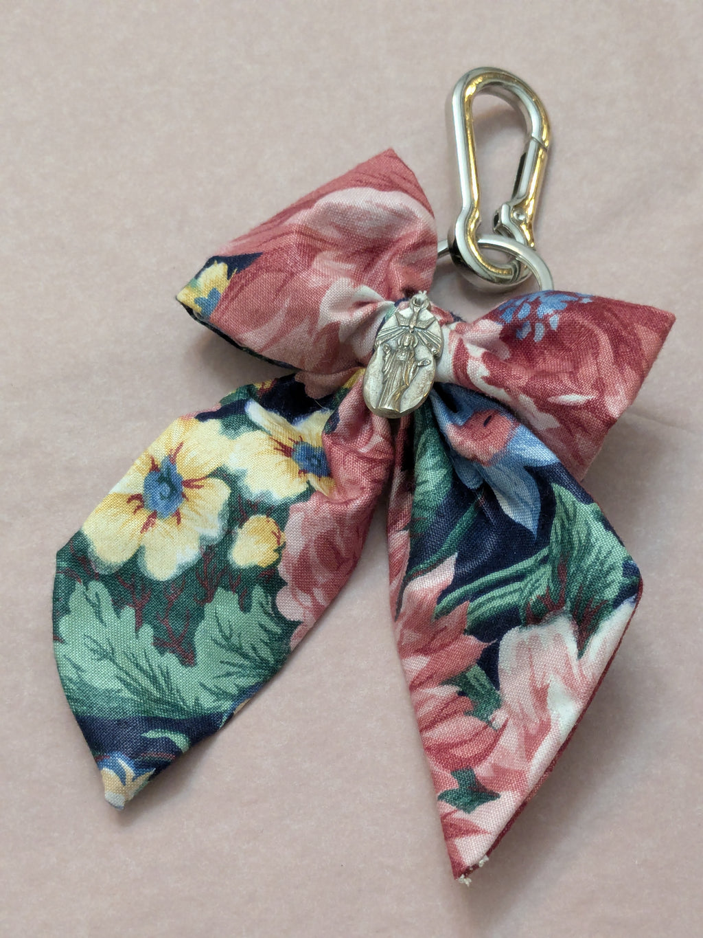 Divine Mercy Bow Keychain