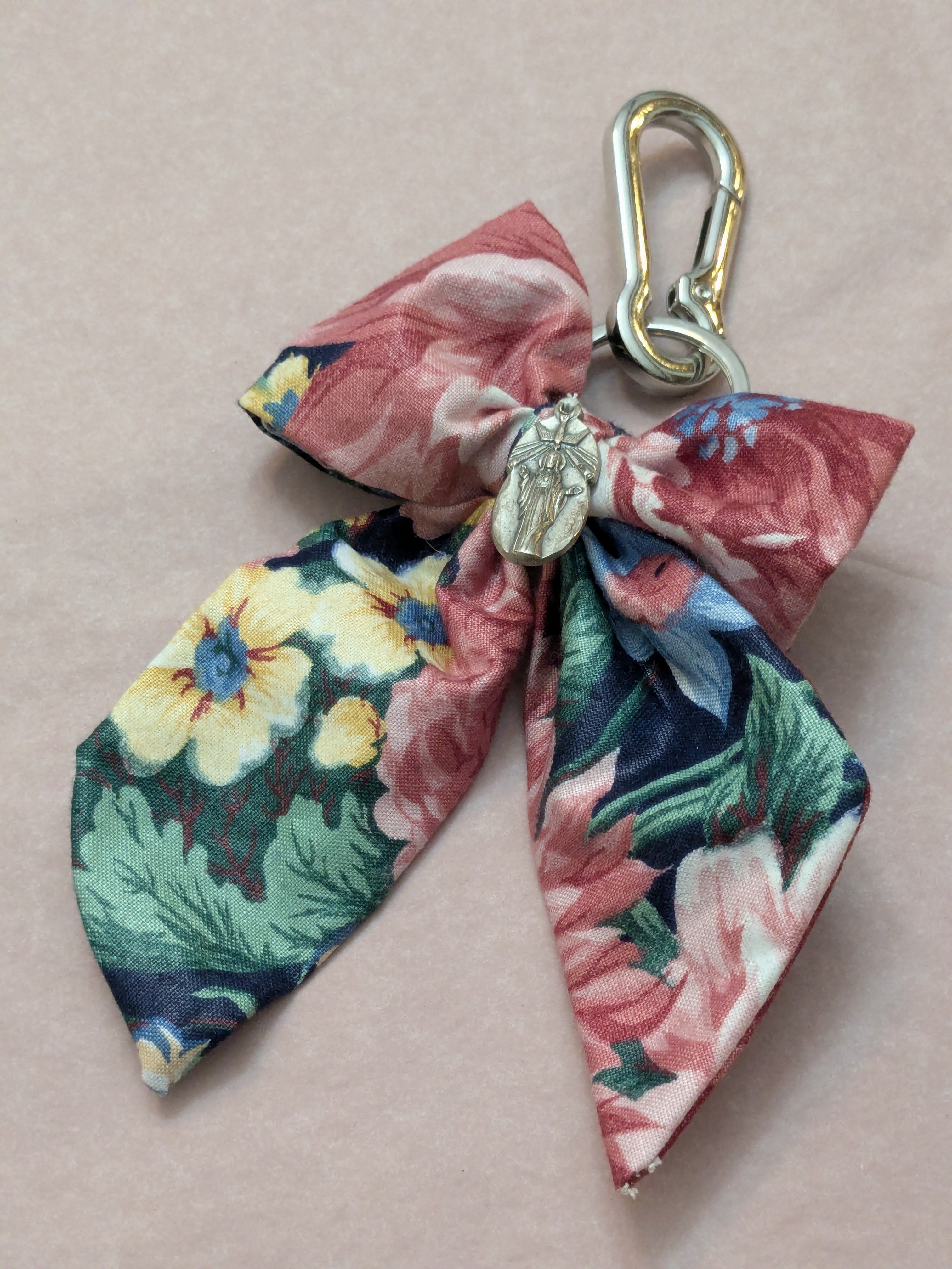 Divine Mercy Bow Keychain