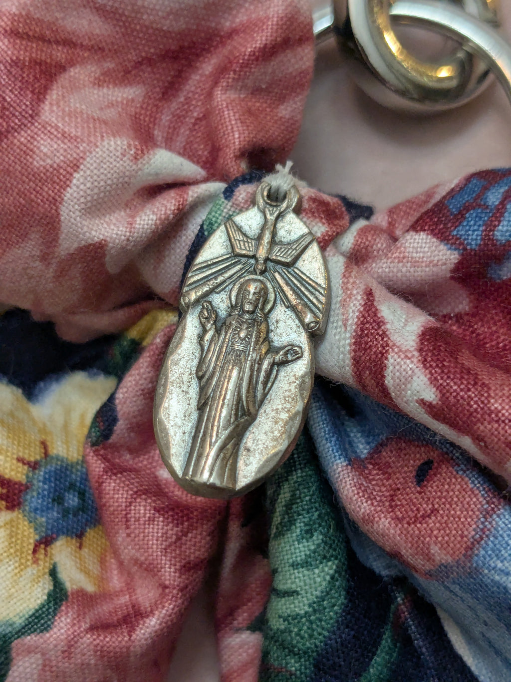 Divine Mercy Bow Keychain