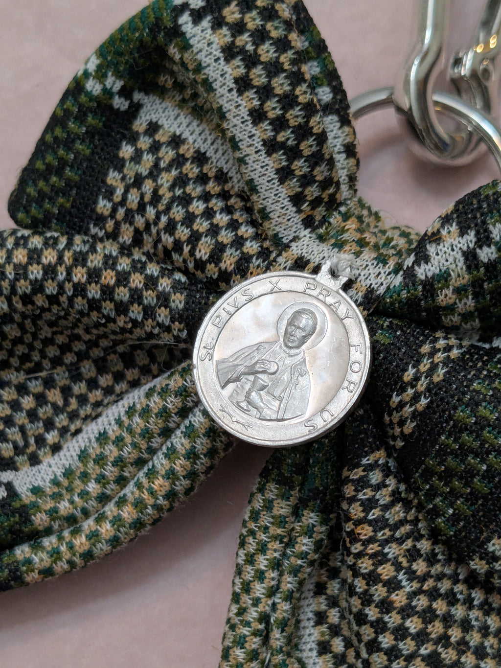 St. Pope Pius X Bow Keychain