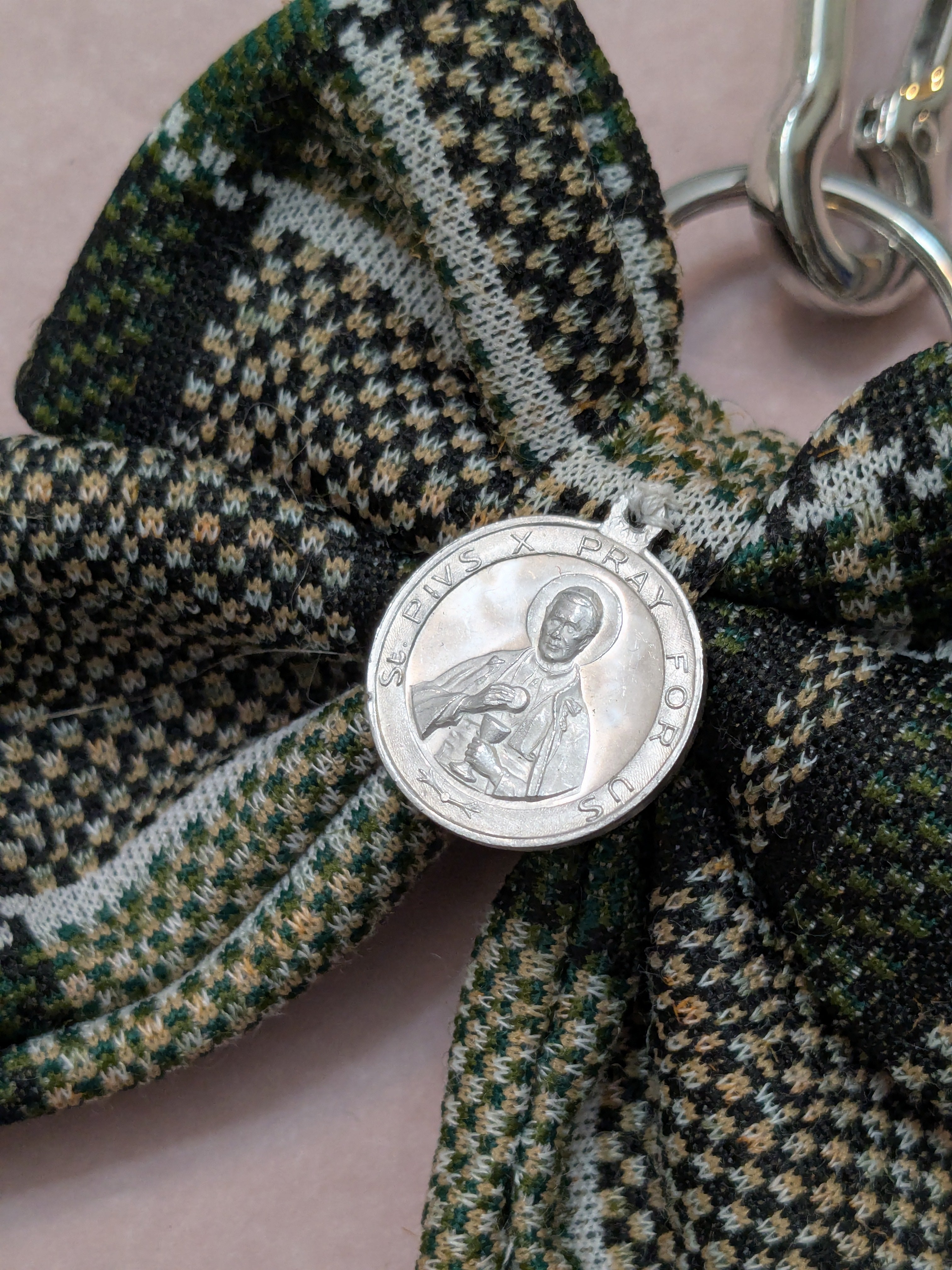 St. Pope Pius X Bow Keychain