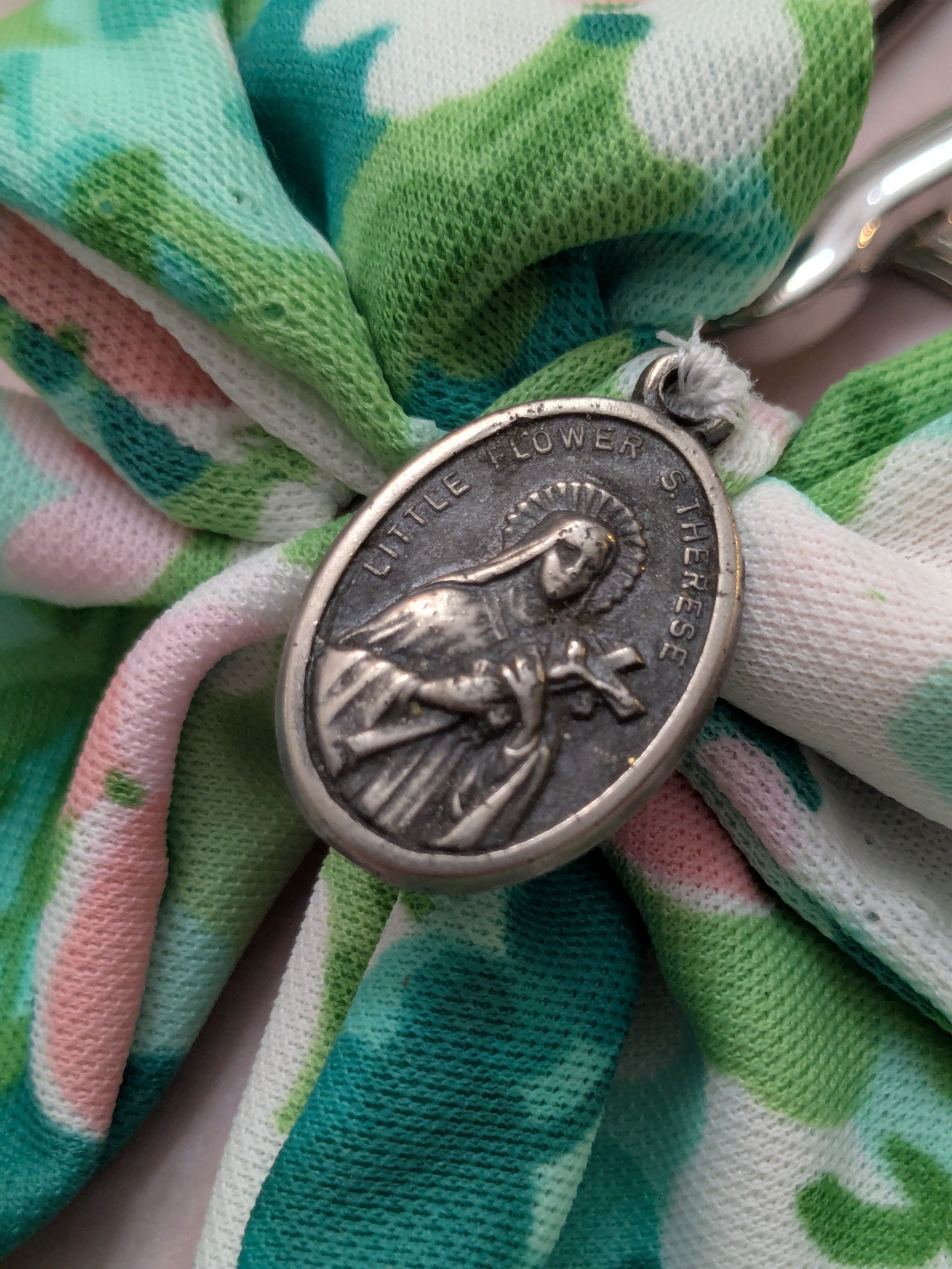 St. Therese Bow Bag Clip