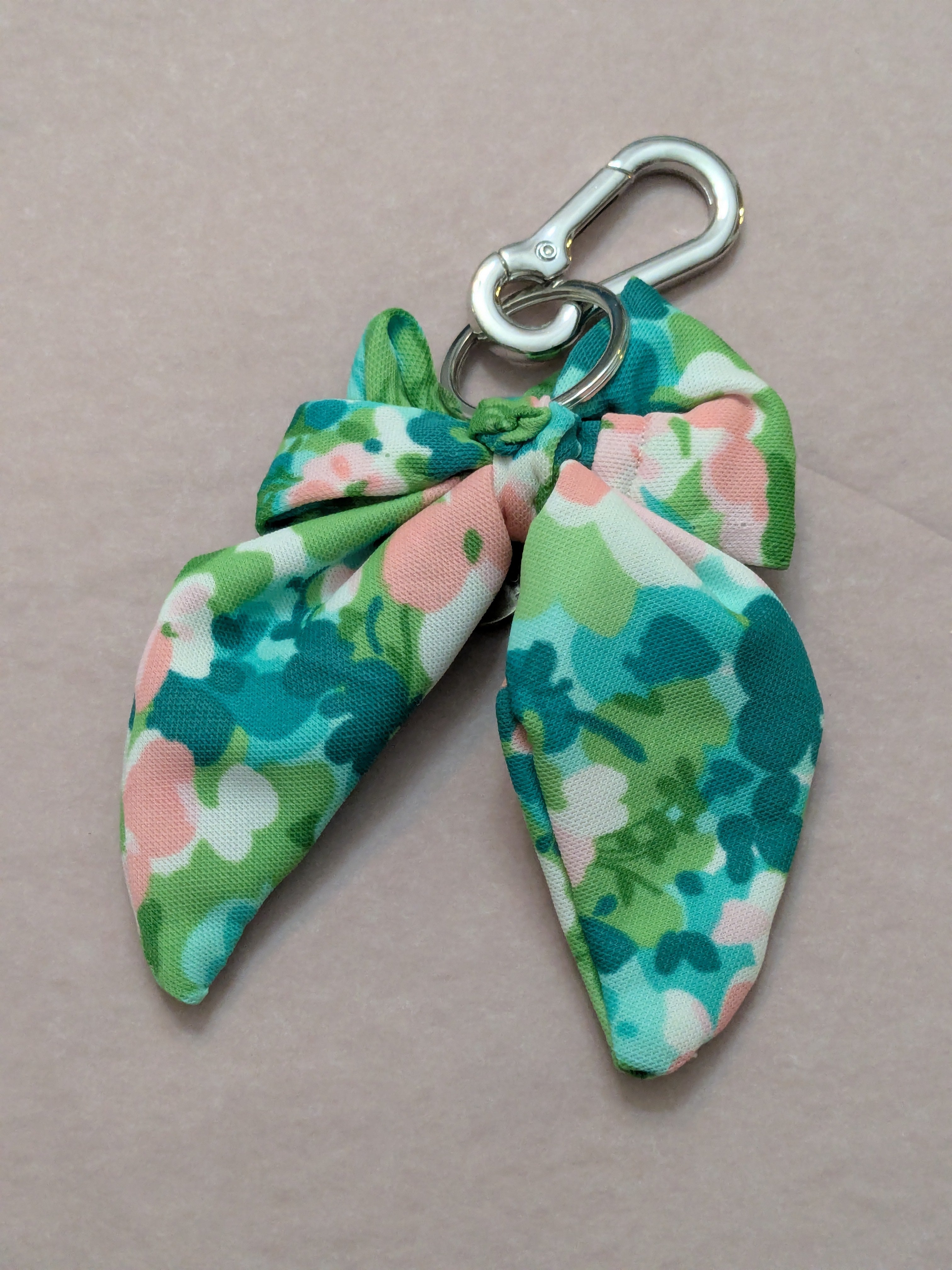 St. Therese Bow Bag Clip