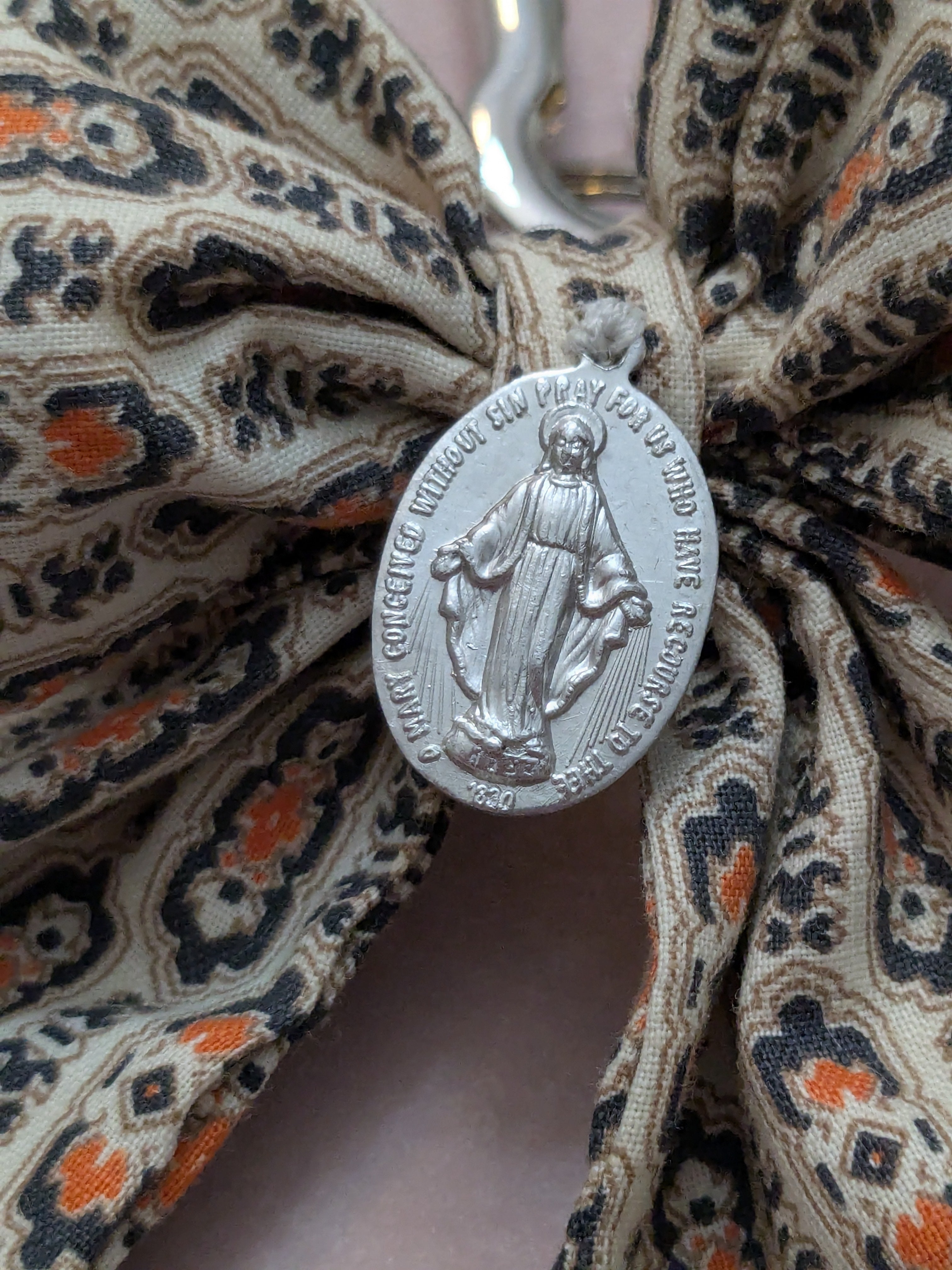 Miraculous Medal Bow Keychain